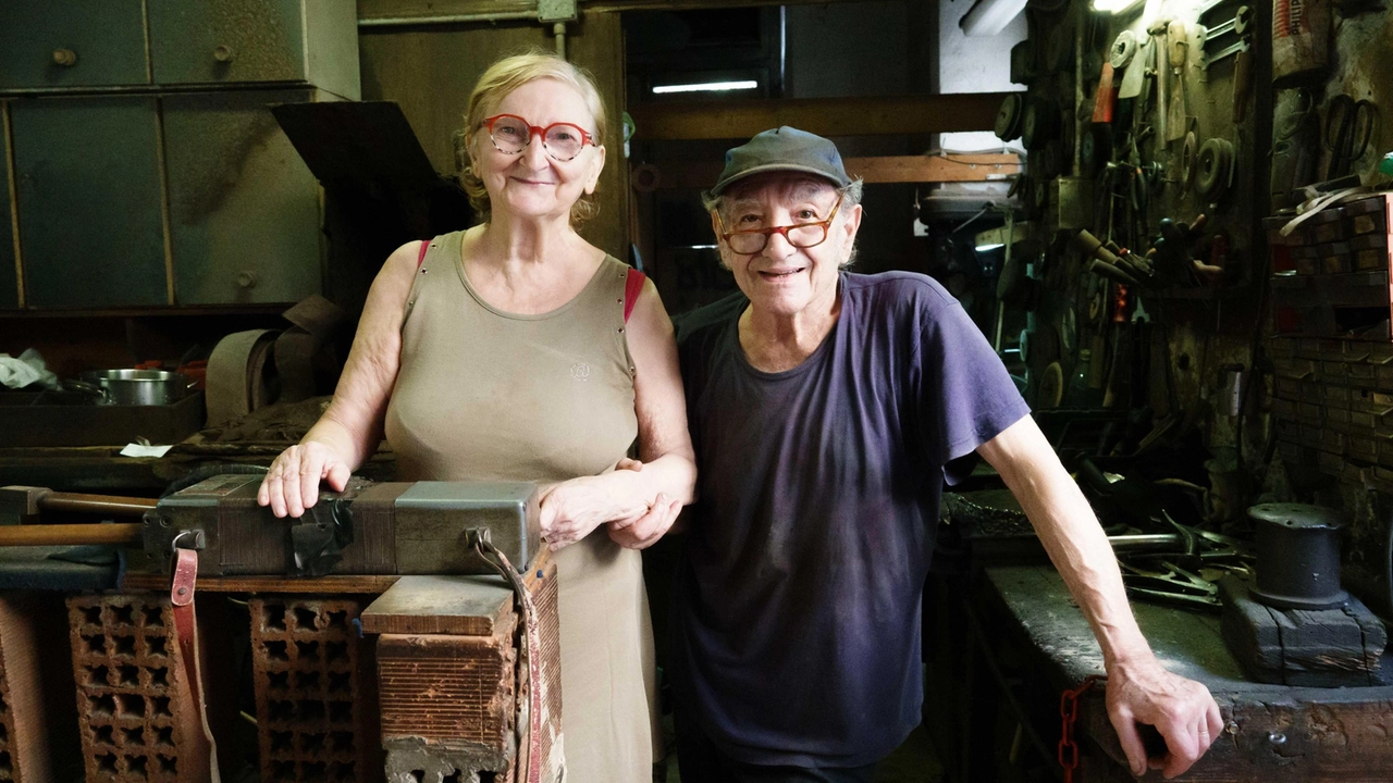 Una coppia di diamante: Danilo e la sua signora Concetta sempre insieme anche nel laboratorio Una coppia di diamante: Danilo e la sua signora Concetta sempre insieme anche nel laboratorio