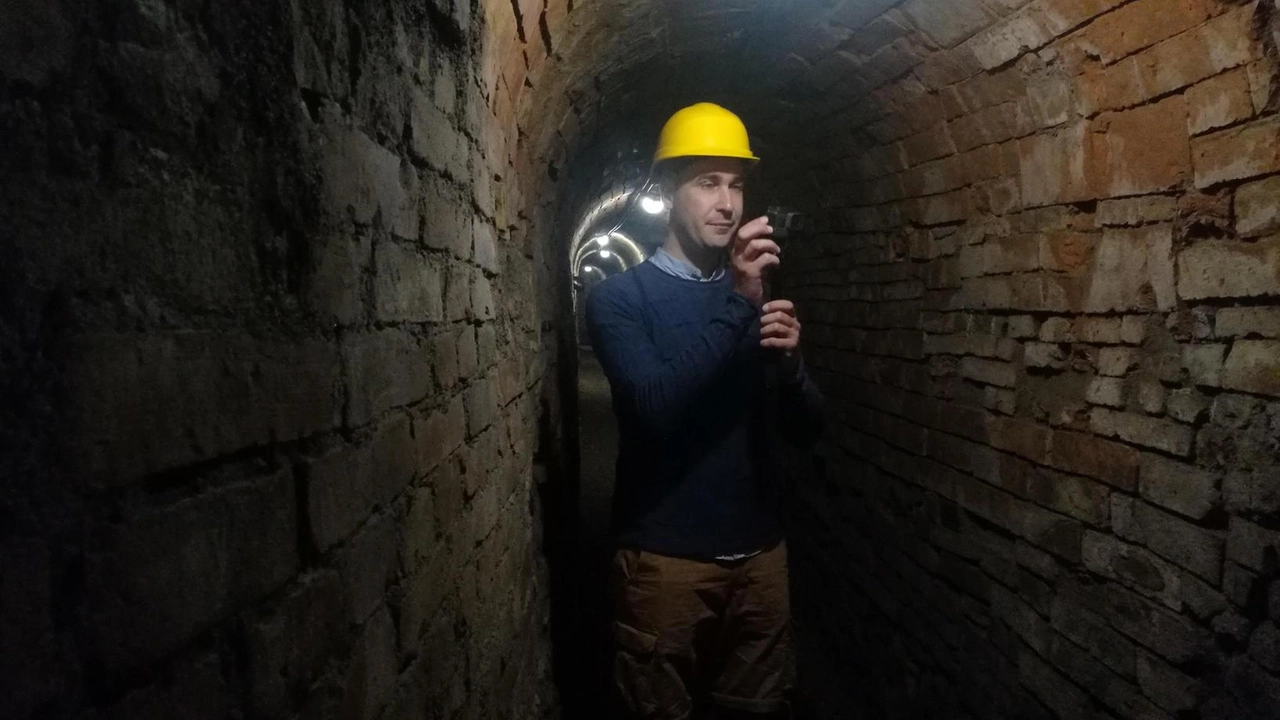 Alla miniera di Montecatini una visita guidata e poi degustazione di piatti tipici. Alla miniera di Montecatini una visita guidata e poi degustazione di piatti tipici.