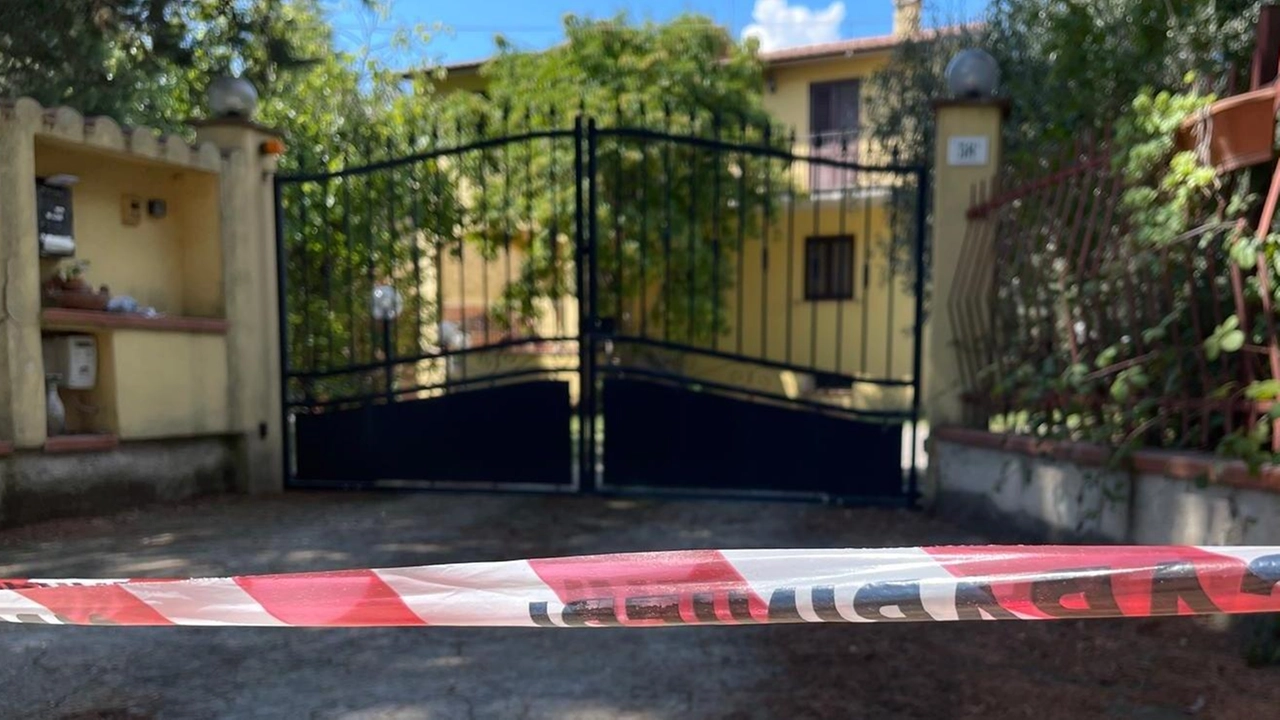 Un finanziere in pensione di 59 anni, Andrea Fiorelli, è stato trovato senza vita nell’auto all’interno del garage dell’abitazione che... Un finanziere in pensione di 59 anni, Andrea Fiorelli, è stato trovato senza vita nell’auto all’interno del garage dell’abitazione che...