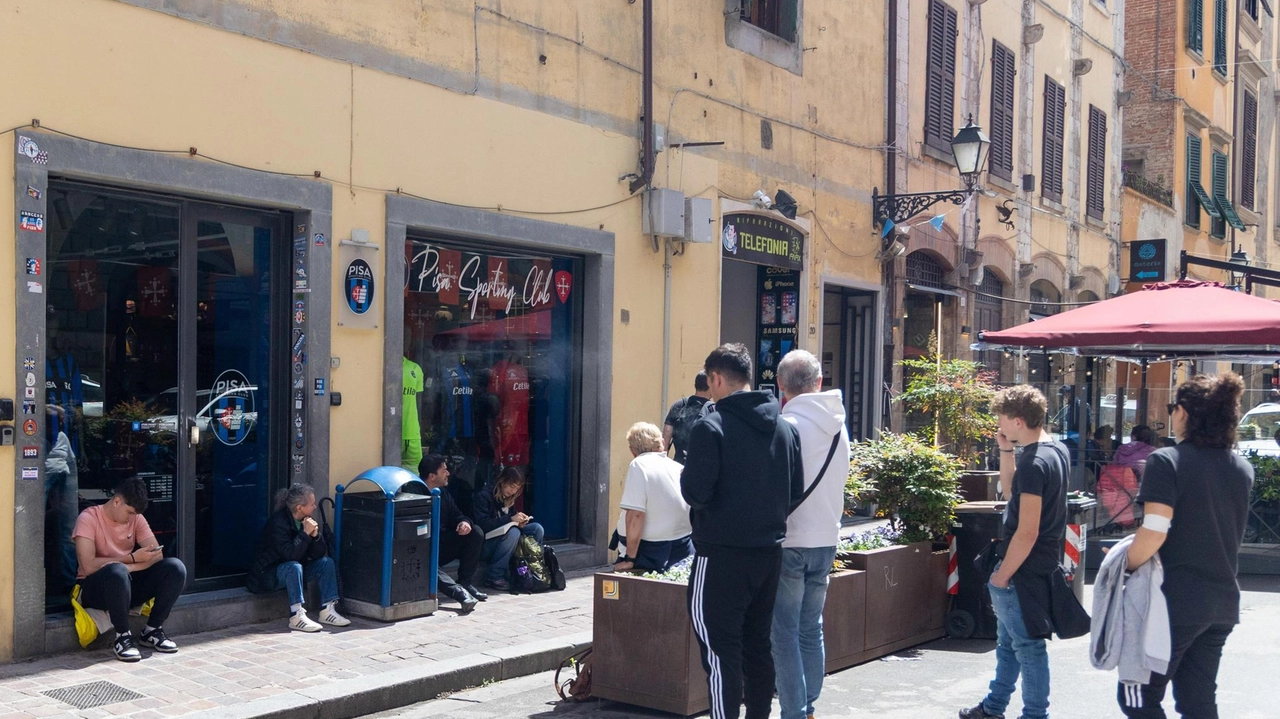 Tifosi nerazzurri in fila per i biglietti di Pisa-Frosinone: curva già esaurita