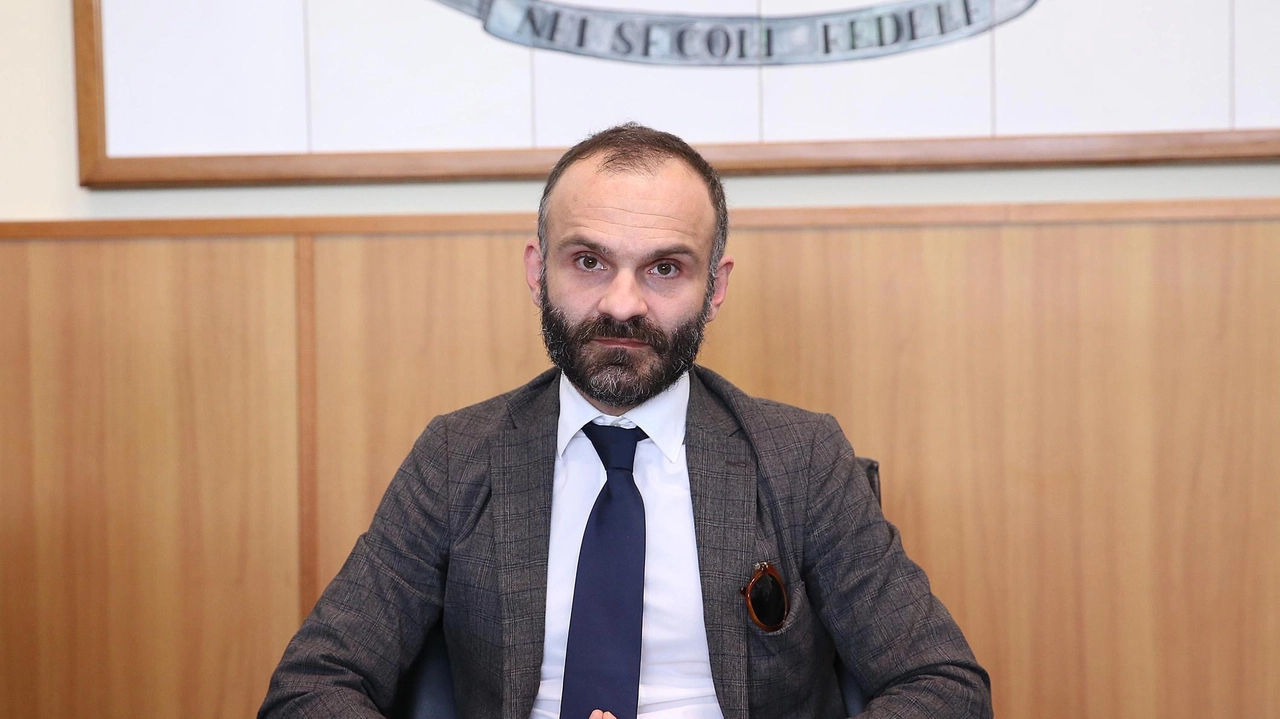 Il pubblico ministero Niccolò Ludovici ha chiesto al condanna a 4 anni per violenza sessuale per il titolare di un ormai ex. centro massaggi della Valdichiana Il pubblico ministero Niccolò Ludovici ha chiesto al condanna a 4 anni per violenza sessuale per il titolare di un ormai ex. centro massaggi della Valdichiana