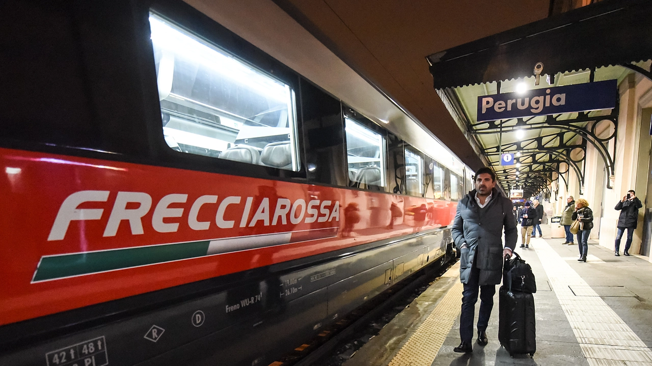 Sono confermati gli Intercity tra Perugia-Ancona-Roma; i due Frecciarossa tra Perugia e Milano/Torino e i Frecciargento Sono confermati gli Intercity tra Perugia-Ancona-Roma; i due Frecciarossa tra Perugia e Milano/Torino e i Frecciargento
