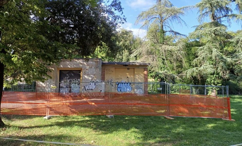parco del pionta consegnati i lavori per la demolizione della palazzina ex officina