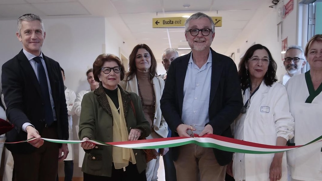La cerimonia di inaugurazione dopo i lavori di ristrutturazione del reparto La cerimonia di inaugurazione dopo i lavori di ristrutturazione del reparto