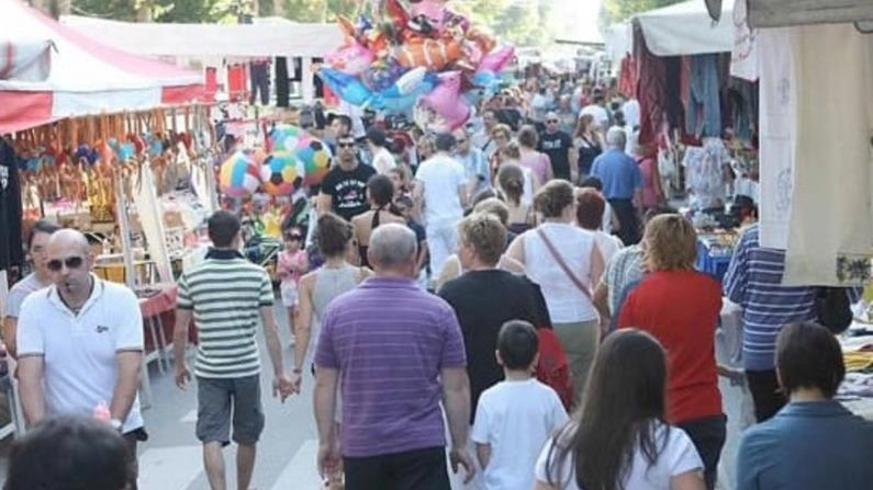 Un’immagine della Fiera di San Rocchino a Cinquale in programma sabato