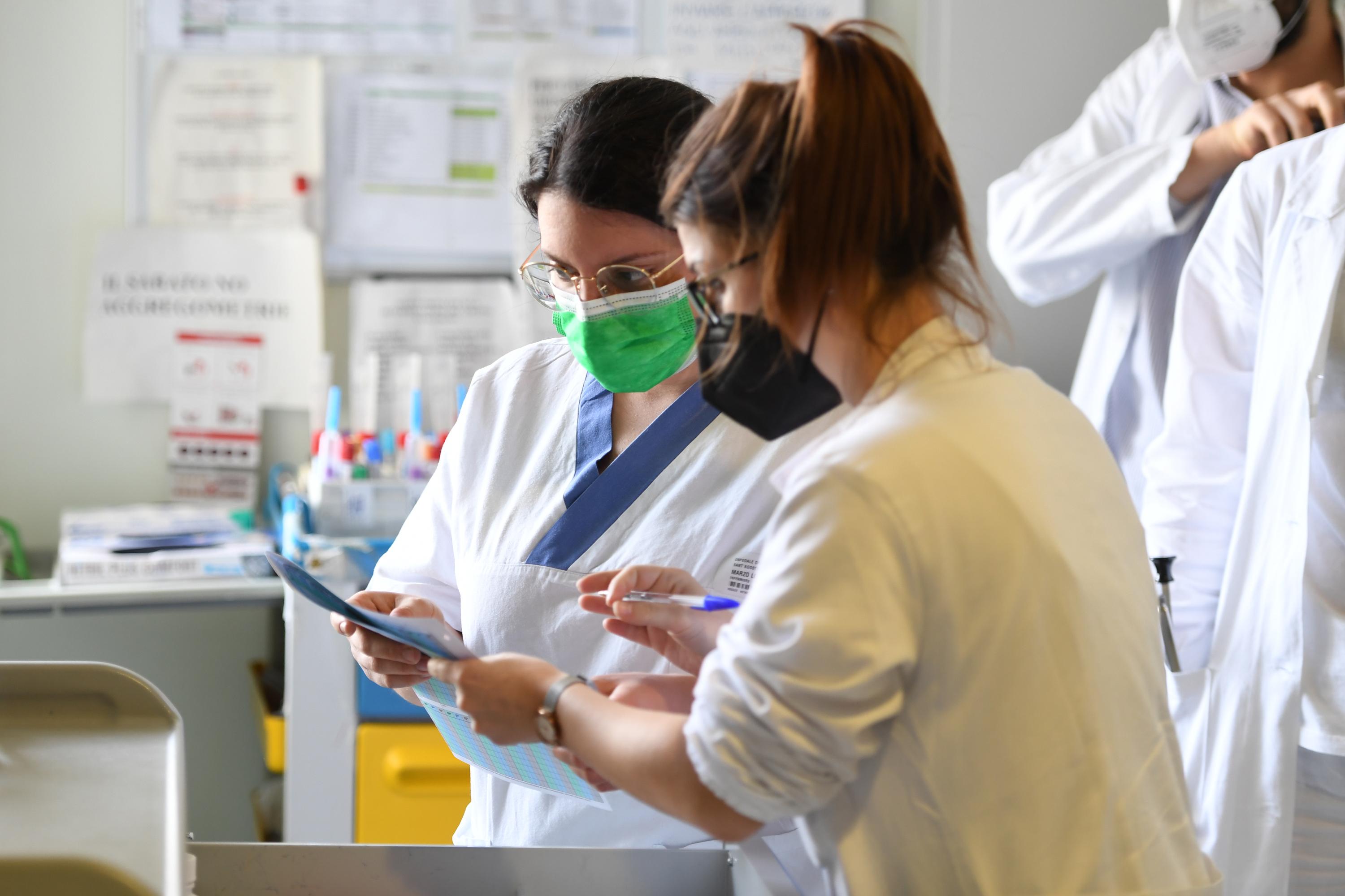 Bimba rischia la vita per il morbillo. “Vaccino saltato per un viaggio, importante rispettare i tempi” Bimba rischia la vita per il morbillo. “Vaccino saltato per un viaggio, importante rispettare i tempi”