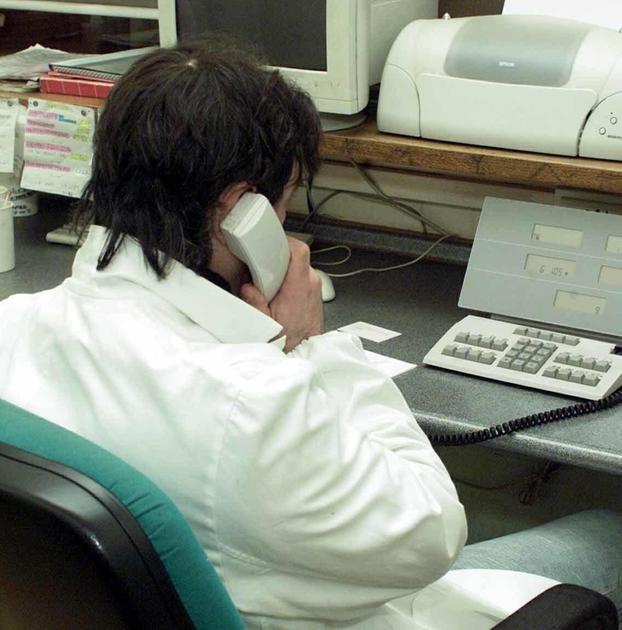 https://www.lanazione.it/image-service/view/acePublic/alias/contentid/NzQ1MjE4MjUtZmZjNy00/0/centralino-ospedale-ko-da-15-giorni-la-denuncia-del-comitato-sanita.jpeg?f=1.90:1&h=630