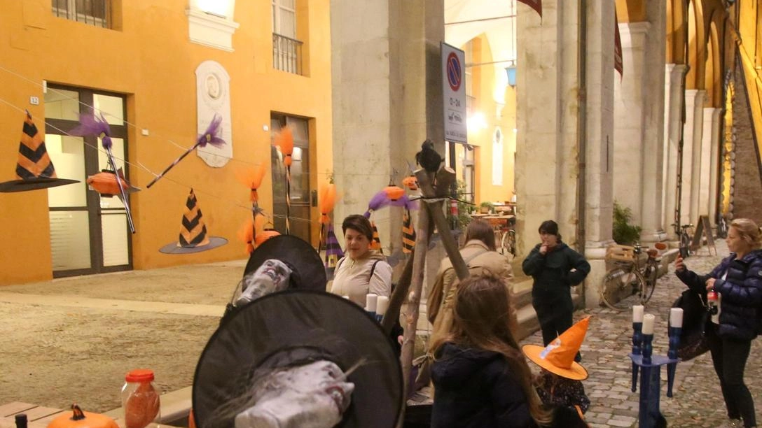 Il Comune pedonalizza il centro storico per Halloween: misura precauzionale per garantire la sicurezza durante la festa dei bambini. Il Comune pedonalizza il centro storico per Halloween: misura precauzionale per garantire la sicurezza durante la festa dei bambini.