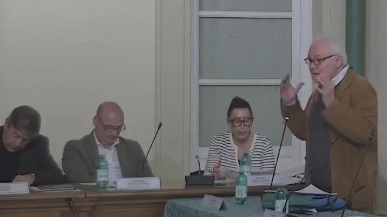 Scintille in consiglio comunale a Forte dei Marmi. Ghiselli esce dalla maggioranza