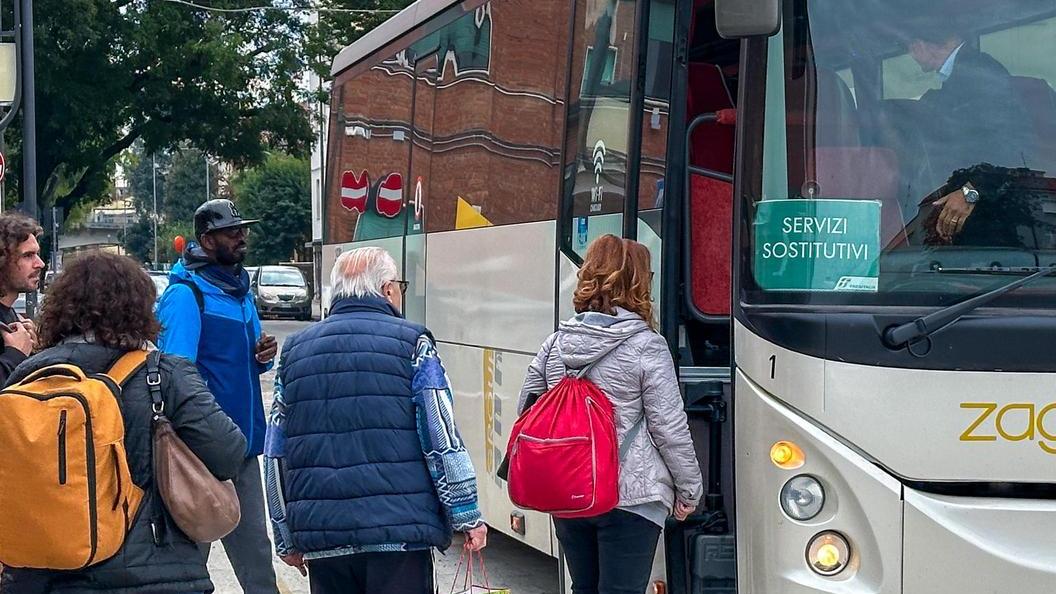 treni estate di lavori tra firenze e lucca tre mesi a singhiozzo da Lanazione.it treni estate di lavori tra firenze e lucca tre mesi a singhiozzo