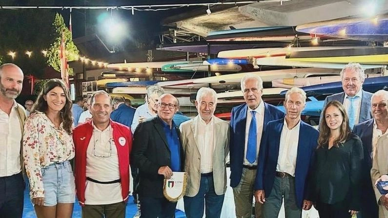 Foto di gruppo alla Canottieri Comunali Foto di gruppo alla Canottieri Comunali