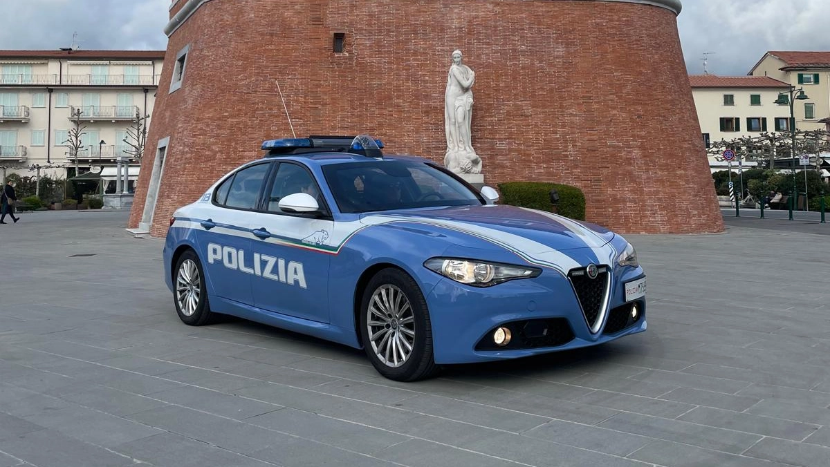 La polizia del commissariato di Vittoria Apuana ha denunciato due marocchini La polizia del commissariato di Vittoria Apuana ha denunciato due marocchini