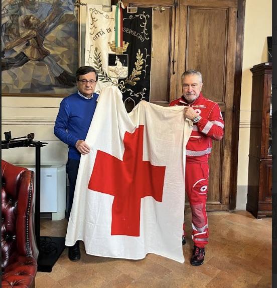 Giornata Mondiale della Croce Rossa: a Sansepolcro la bandiera sventola su Palazzo Aggiunti Giornata Mondiale della Croce Rossa: a Sansepolcro la bandiera sventola su Palazzo Aggiunti