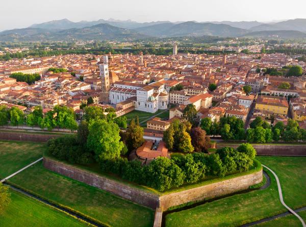 Shopping e cultura: a Lucca tornano i “Giovedì di luglio” Shopping e cultura: a Lucca tornano i “Giovedì di luglio”