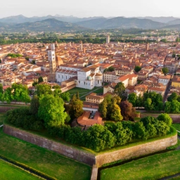 Shopping e cultura: a Lucca tornano i “Giovedì di luglio”
