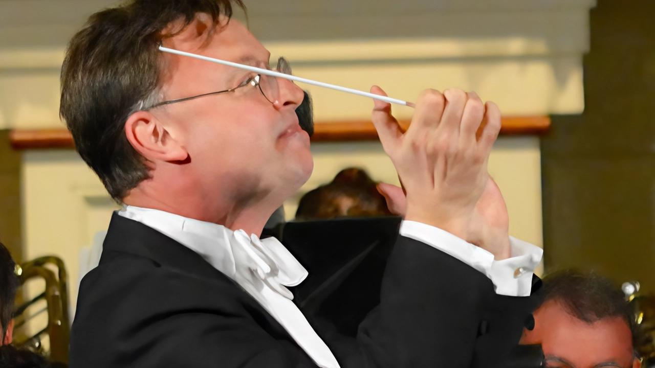 L'Orchestra Toscana Classica accoglie il direttore inglese David Wroe per due serate speciali con solisti di talento. Un programma che spazia dal contemporaneo al classico, arricchito da straordinarie esibizioni. L'Orchestra Toscana Classica accoglie il direttore inglese David Wroe per due serate speciali con solisti di talento. Un programma che spazia dal contemporaneo al classico, arricchito da straordinarie esibizioni.