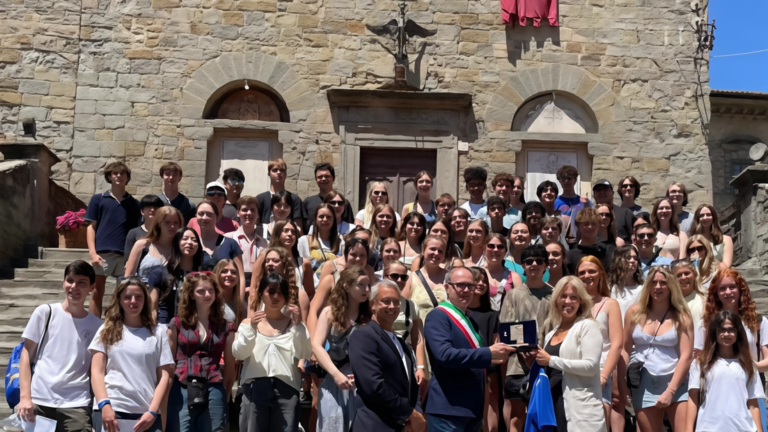 Studenti della Carmel High School in visita a Cortona. Sessanta giovani della città statunitense gemellata con la città etrusca Studenti della Carmel High School in visita a Cortona. Sessanta giovani della città statunitense gemellata con la città etrusca
