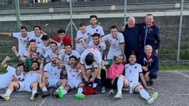 Lo Jolo festeggia la vittoria sulla Sancascianese. La finalissima sarà con il Barberino Tavarnelle Lo Jolo festeggia la vittoria sulla Sancascianese. La finalissima sarà con il Barberino Tavarnelle