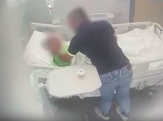 https://www.lanazione.it/image-service/view/acePublic/alias/contentid/NzQ5YzU4MzctMWQ4Yy00/0/picchia-la-madre-in-ospedale-arrestato-tradito-dalle-telecamere-blitz-della-polizia.jpeg?f=1.91:1&w=1200