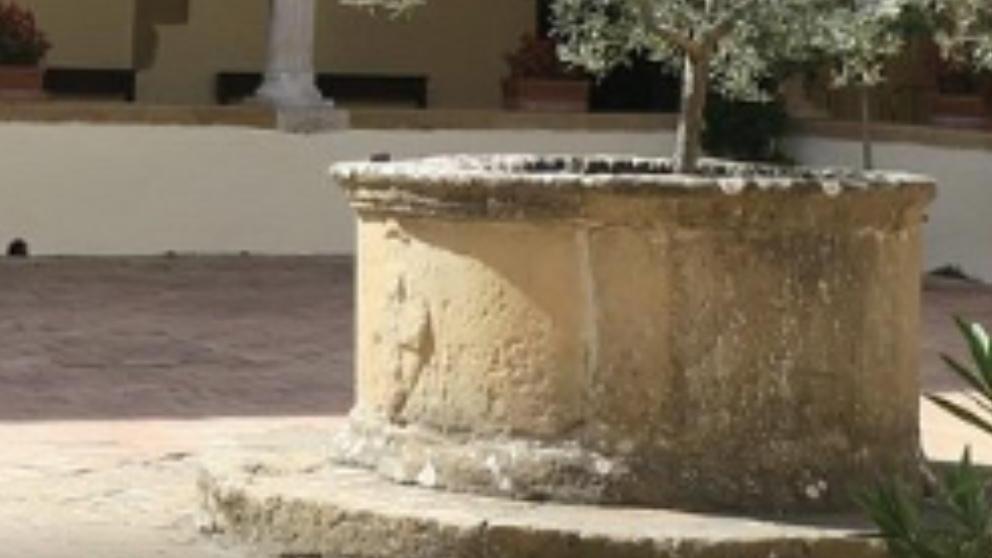 https://www.lanazione.it/image-service/view/acePublic/alias/contentid/NzQwNGFhODgtMzgzOC00/0/polemica-sul-chiostro-di-pienza-ora-i-gestori-chiedono-un-incontro-in-prefettura.jpeg?f=16:9&w=1200&h=630