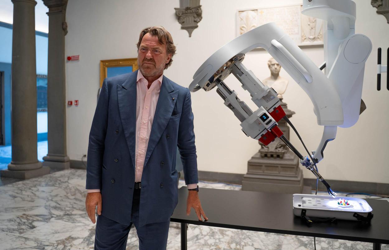 L’intervento? Lo fa il robot. Il futuro in sala operatoria L’intervento? Lo fa il robot. Il futuro in sala operatoria