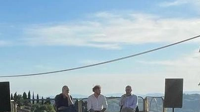 Un bellissimo evento organizzato dall’Associazione Aria Nuova Montalcino e dall’Unione sportiva Montalcino calcio che ha visto protagonisti due grandissimi del... Un bellissimo evento organizzato dall’Associazione Aria Nuova Montalcino e dall’Unione sportiva Montalcino calcio che ha visto protagonisti due grandissimi del...