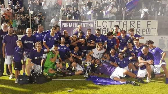 La squadra di Porta Fiorentina festeggia la vittoria alla fine della stracittadina biturgense La squadra di Porta Fiorentina festeggia la vittoria alla fine della stracittadina biturgense