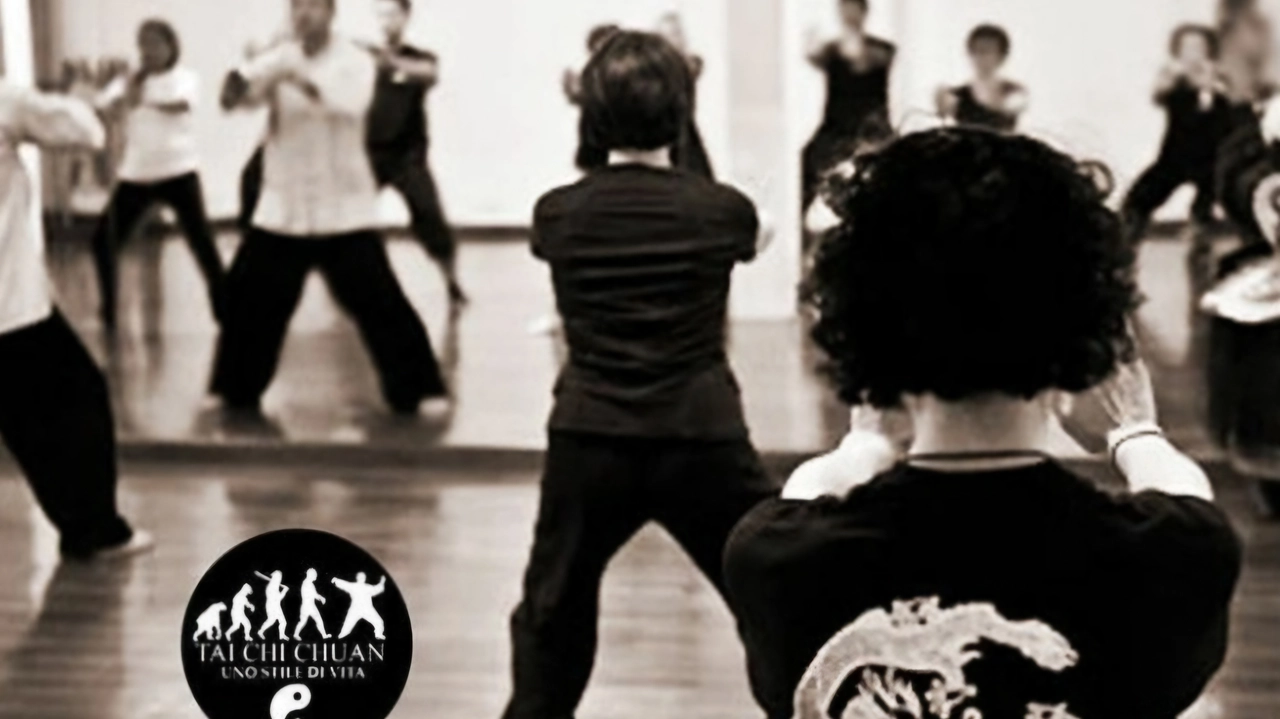 Un momento della lezione di Tai Chi di Alessandro Niccolai Un momento della lezione di Tai Chi di Alessandro Niccolai