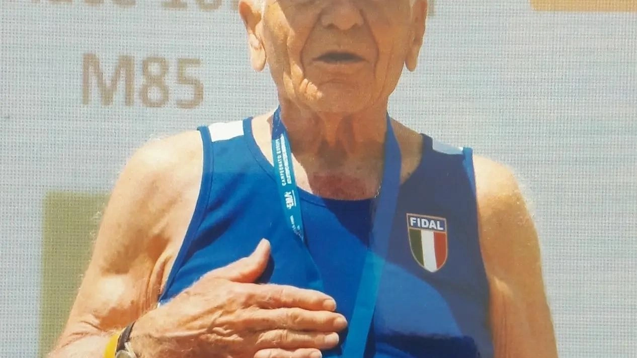 Angelo Squadrone, il colonnello dei paracadutisti in pensione, 95 anni e una vita da maratoneta, è intervenuto sulla chiesa mentre si trova in Svezia Angelo Squadrone, il colonnello dei paracadutisti in pensione, 95 anni e una vita da maratoneta, è intervenuto sulla chiesa mentre si trova in Svezia