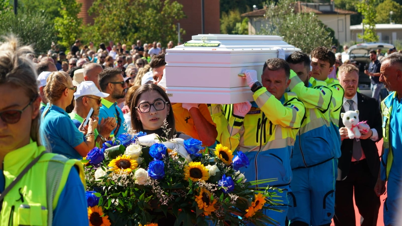 Tremila persone dalla Toscana e da mezza Italia hanno partecipato ai funerali dei due soccorritori della Misericordia morti nello schianto in A1