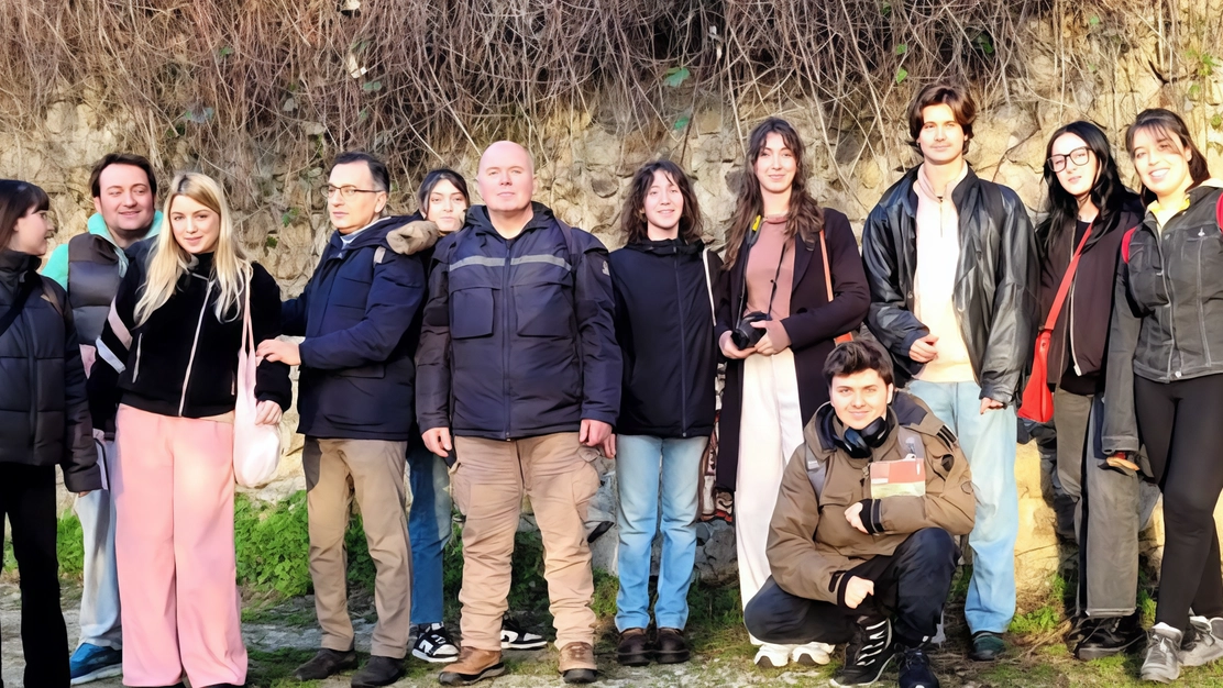 La squadra capitanata dal professor Malandrino. L’obiettivo è mappare le bellezze per poi inserirle in un progetto di rilancio del maniero La squadra capitanata dal professor Malandrino. L’obiettivo è mappare le bellezze per poi inserirle in un progetto di rilancio del maniero