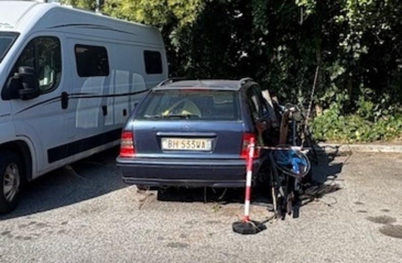 https://www.lanazione.it/image-service/view/acePublic/alias/contentid/NzQzMTU2NWItODExZS00/0/allarme-in-via-bertoloni-diventa-un-campo-rom.jpeg?f=1.91:1&w=1200
