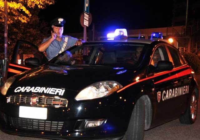 Ignorano l’alt: folle fuga, poi lo schianto. Il giovane alla guida era ubriaco Ignorano l’alt: folle fuga, poi lo schianto. Il giovane alla guida era ubriaco