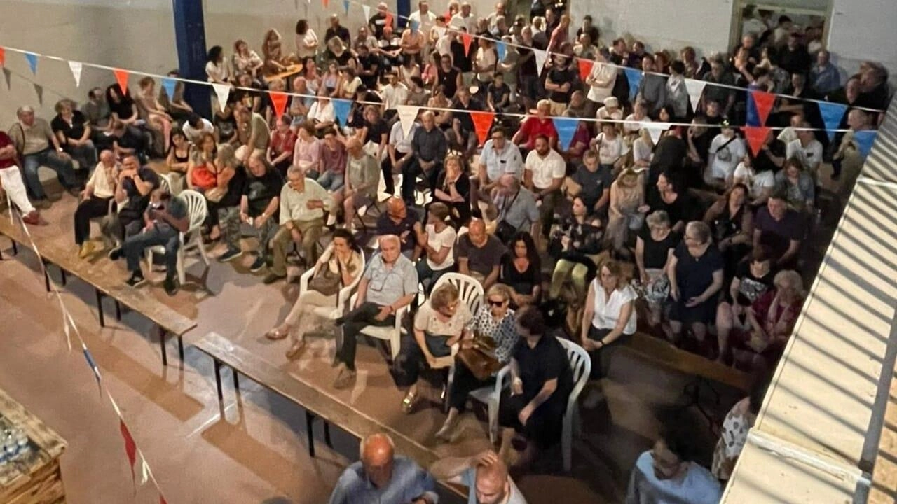 Cittadini in assemblea sul progetto del Centro di accoglienza straordinaria varato dal Viminale Cittadini in assemblea sul progetto del Centro di accoglienza straordinaria varato dal Viminale