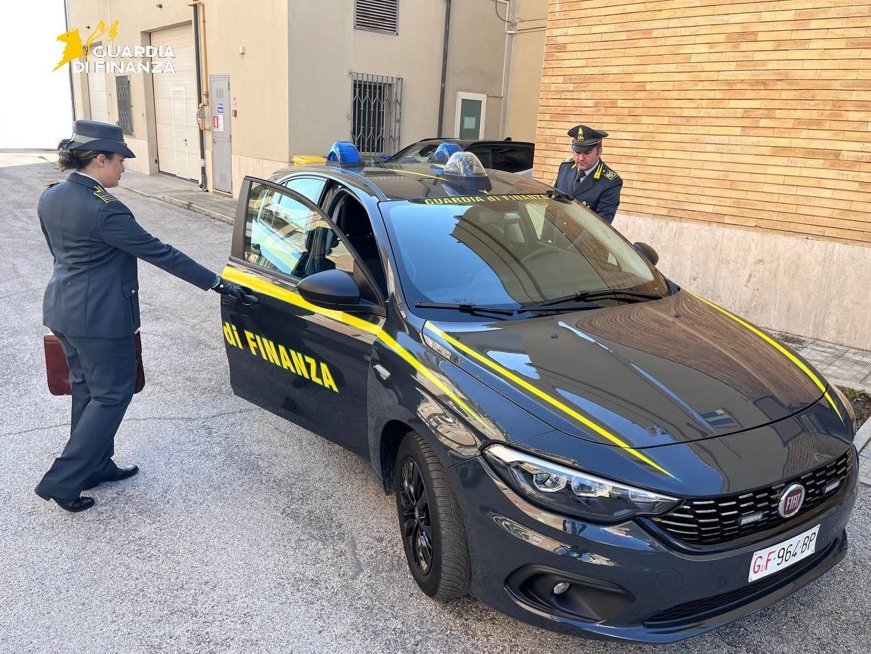 maxi colpo al giro dello spaccio quasi cinque chili di cocaina in auto doppio arresto a ponte felcino da Lanazione.it maxi colpo al giro dello spaccio quasi cinque chili di cocaina in auto doppio arresto a ponte felcino