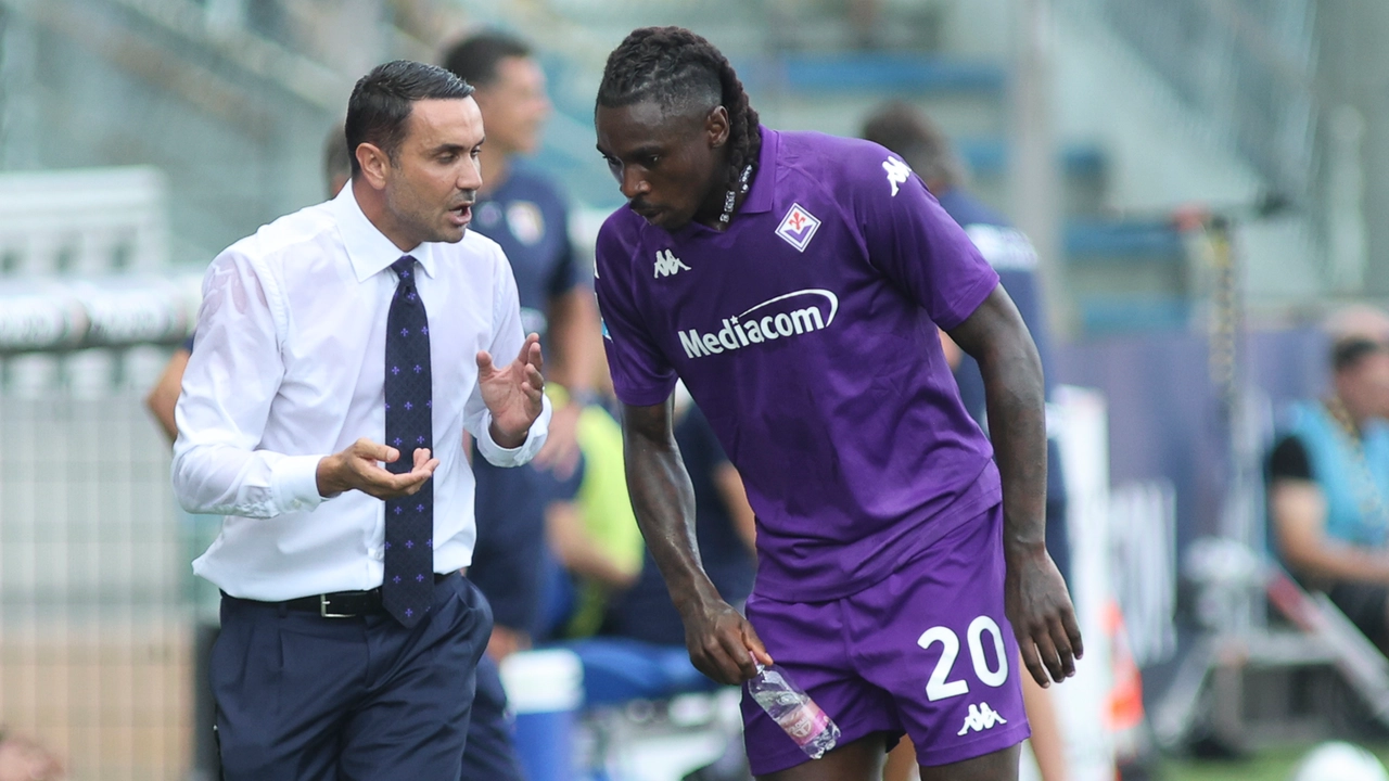 Raffaele Palladino a colloquio con Moise Kean durante Parma-Fiorentina (Foto Liverani)