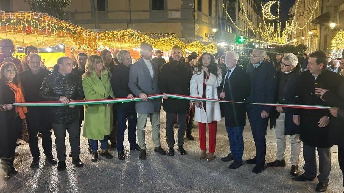La presentazione degli eventi che stanno animando la città ed il suo litorale, organizzati da Confcommercio. Pisa e Comune di Pisa La presentazione degli eventi che stanno animando la città ed il suo litorale, organizzati da Confcommercio. Pisa e Comune di Pisa