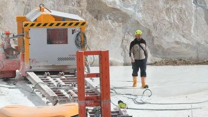 Anche il lapideo lamenta tra gli addetti una carenza di ricambio generazionale Anche il lapideo lamenta tra gli addetti una carenza di ricambio generazionale