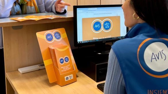 Grazie all’Avis gli anziani possono accedere alla Bottega digitale per confrontarsi con la sanità sempre più online Grazie all’Avis gli anziani possono accedere alla Bottega digitale per confrontarsi con la sanità sempre più online