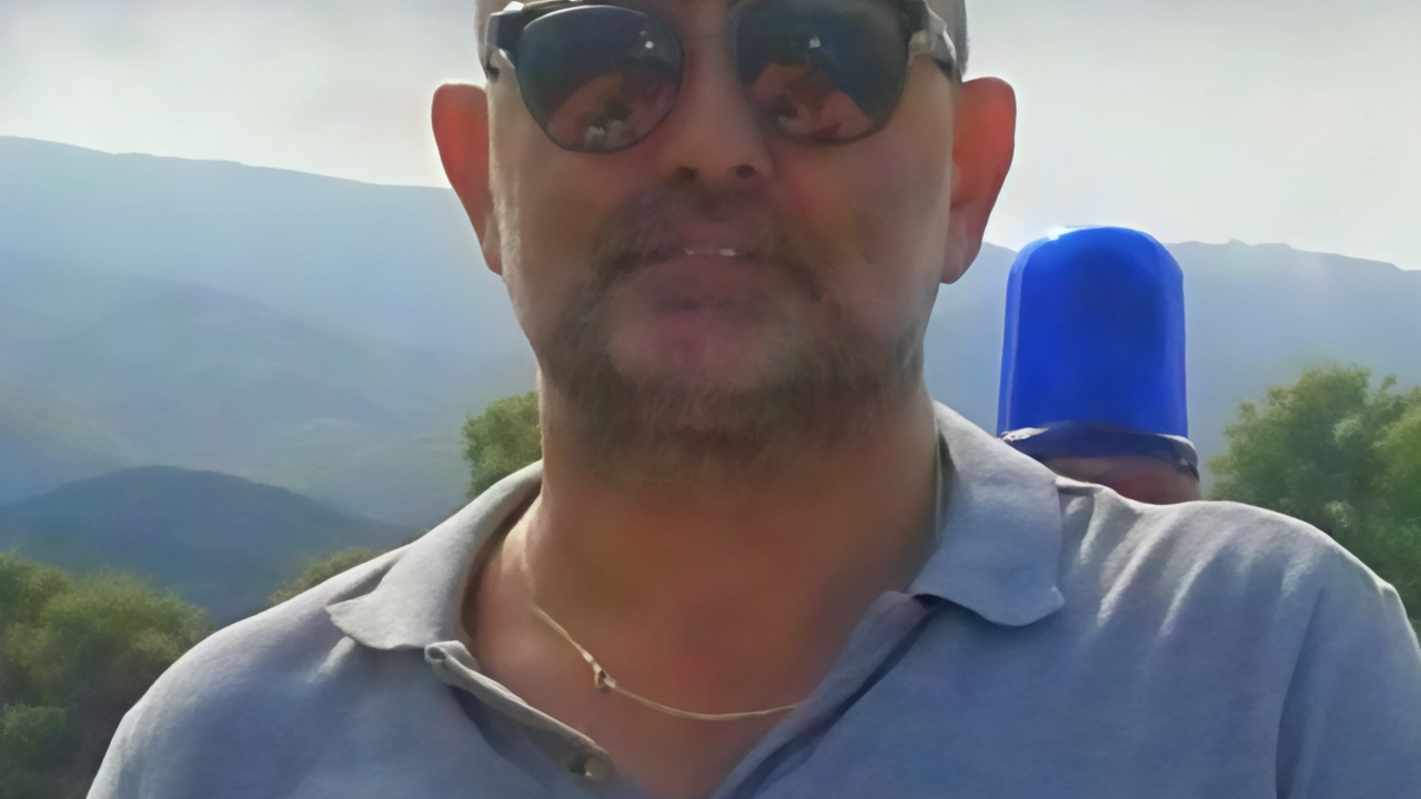 Il consiglio comunale di Grosseto ha approvato all'unanimità il conferimento della civica benemerenza a Sergio Bronchini, vigile del fuoco prematuramente scomparso, per il suo coraggio e professionalità. Tuttavia, un ordine del giorno riguardante lo Ius Scholae ha generato dibattiti, con la maggioranza che ha respinto la proposta per timore di un'immigrazione incontrollata. Il consiglio comunale di Grosseto ha approvato all'unanimità il conferimento della civica benemerenza a Sergio Bronchini, vigile del fuoco prematuramente scomparso, per il suo coraggio e professionalità. Tuttavia, un ordine del giorno riguardante lo Ius Scholae ha generato dibattiti, con la maggioranza che ha respinto la proposta per timore di un'immigrazione incontrollata.