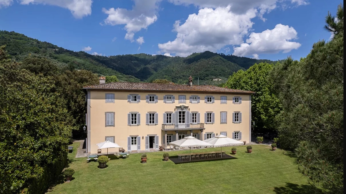 Villa Boccella nelle campagne lucchesi, una delle dimore di lusso gestite da Knight Frank