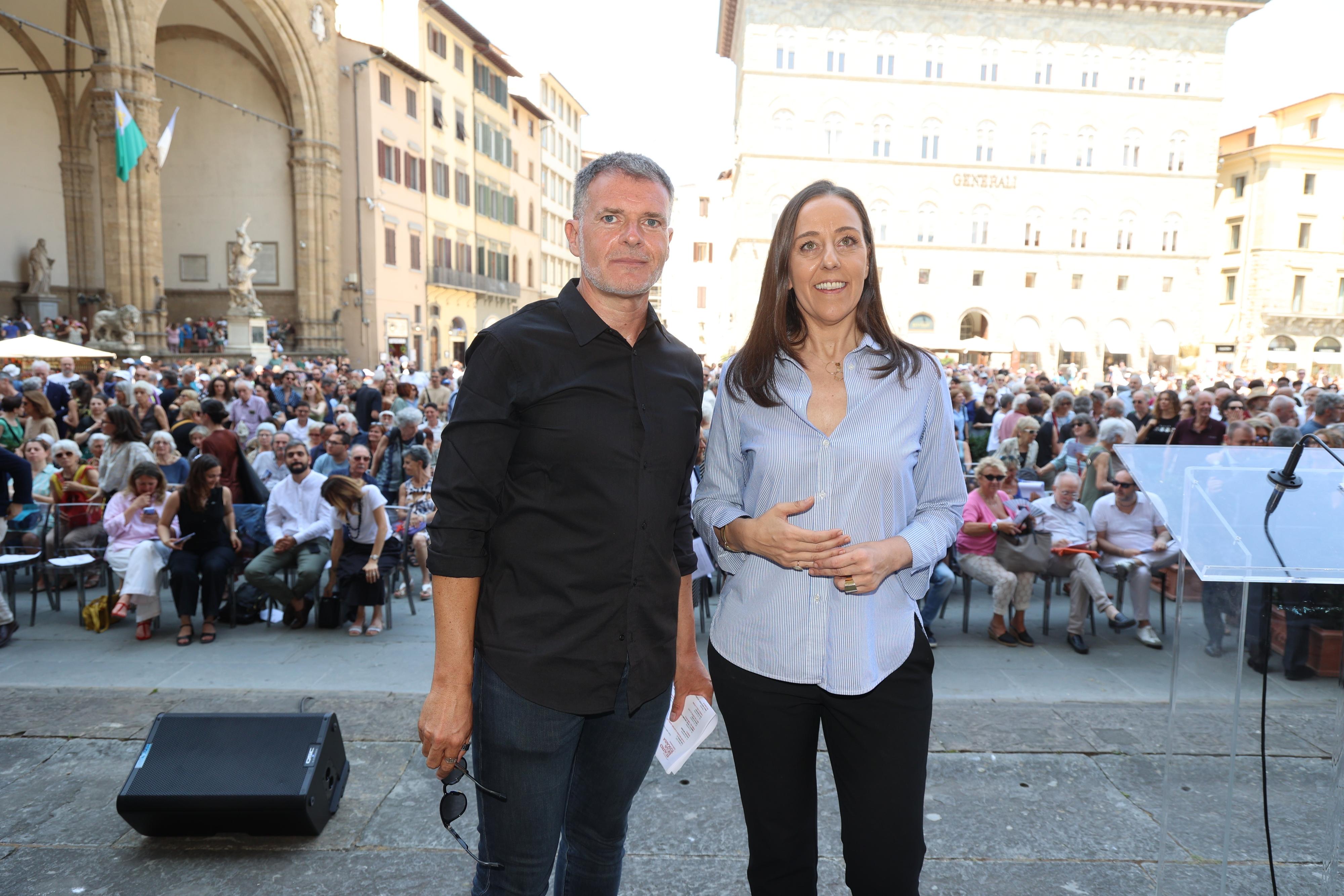 Pergola, altri veleni. Massini attacca in piazza. Giuli: ‘Non vogliamo inquilini del privilegio’ Pergola, altri veleni. Massini attacca in piazza. Giuli: ‘Non vogliamo inquilini del privilegio’