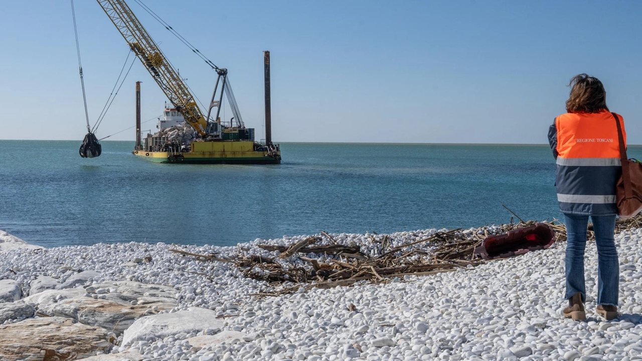 L’arrivo della nave ieri a Marina di Pisa (foto Elena Pardini per Valtriani) L’arrivo della nave ieri a Marina di Pisa (foto Elena Pardini per Valtriani)