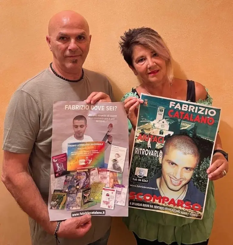 Scomparso da 20 anni, i genitori non hanno mai smesso di cercare Fabrizio. “Speriamo ancora di trovarlo”