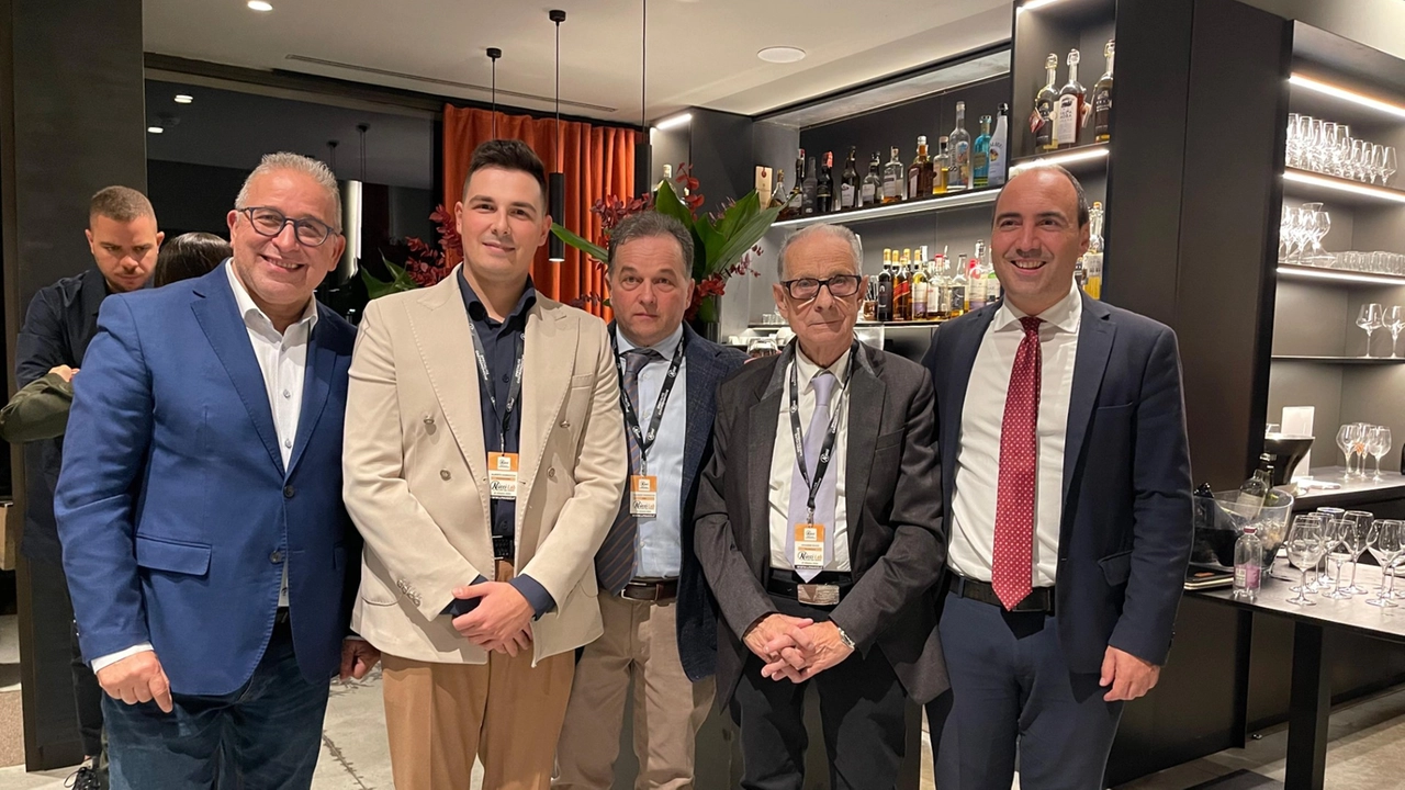 I promotori dell'evento di Lp Nucci con il sindaco Calamai e l'assessore Forastiero I promotori dell'evento di Lp Nucci con il sindaco Calamai e l'assessore Forastiero