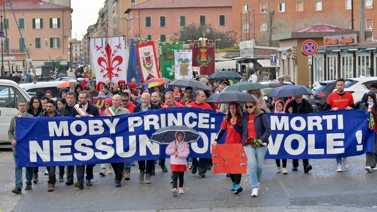 Una manifestazione per il caso Moby Prince (foto Novi) Una manifestazione per il caso Moby Prince (foto Novi)