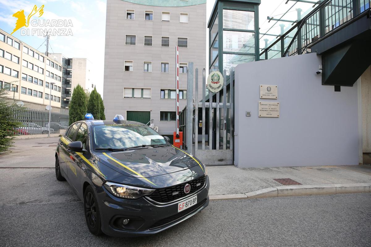 Centenaria raggirata: vende la casa dell’anziana per comprarsene un’altra