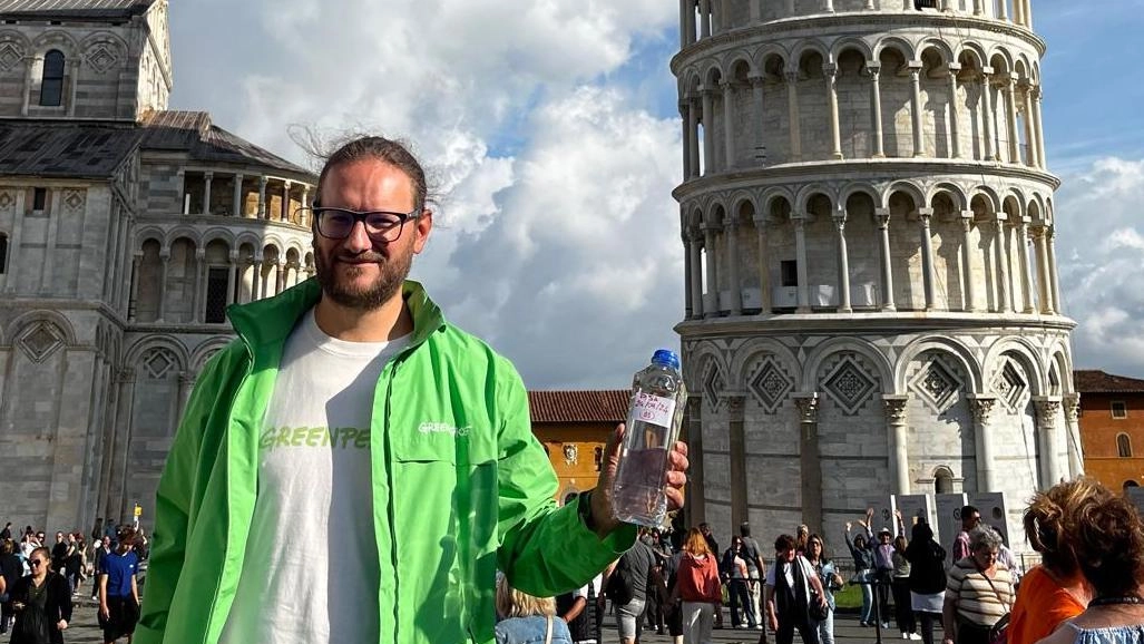 Parte dalla nostra città la campagna "senza veleni" dell’organizzazione internazionale ambientalista "Trovati a fine luglio dei residui nocivi a Lucca, potrebbero essere anche qui per gli scarti delle industrie" . Parte dalla nostra città la campagna "senza veleni" dell’organizzazione internazionale ambientalista "Trovati a fine luglio dei residui nocivi a Lucca, potrebbero essere anche qui per gli scarti delle industrie" .
