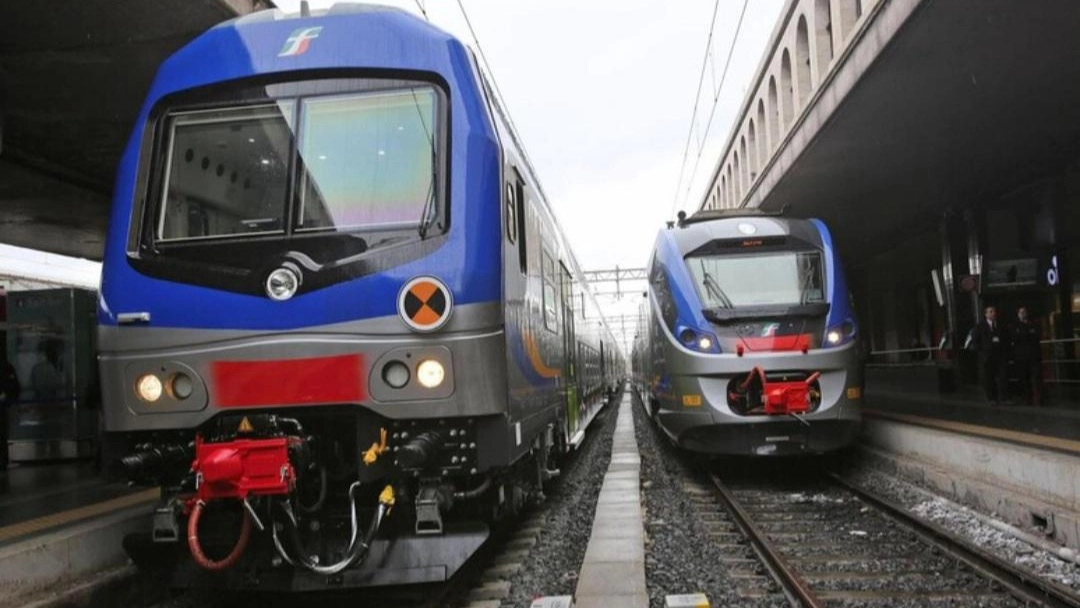 Treni (foto di repertorio) Treni (foto di repertorio)