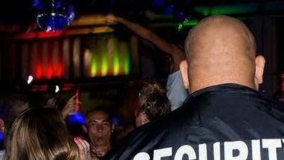 botte in discoteca addetto alla sicurezza pesta un giovane a sangue e i colleghi lo aiutano da Lanazione.it botte in discoteca addetto alla sicurezza pesta un giovane a sangue e i colleghi lo aiutano